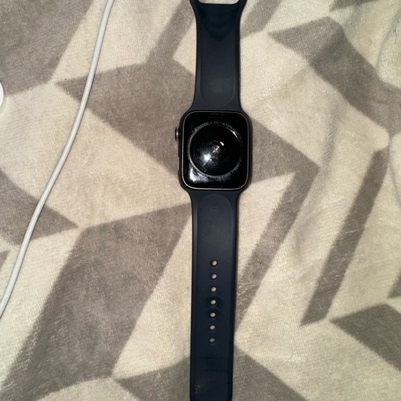 Black Apple SE watch , worn twice - Picture 4 of 8
